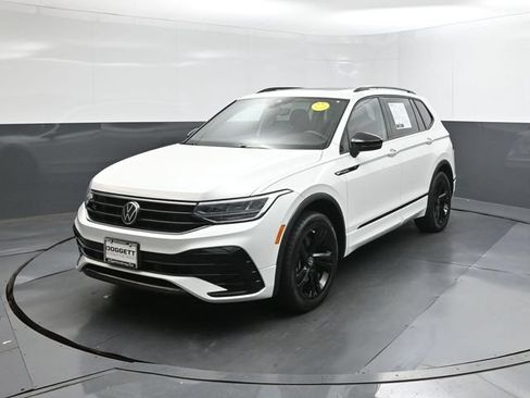 Used 2023 Volkswagen Tiguan SE R-Line FWD image 34