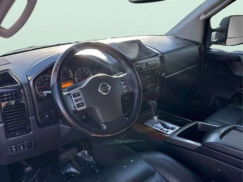 Used 2009 Nissan Titan LE w/ Technology Pkg image 21