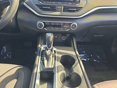 Used 2025 Nissan Altima 2.5 S FWD image 11