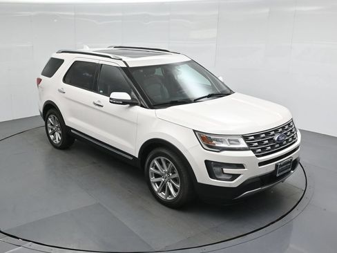 Certified 2017 Ford Explorer Limited FWD image 38