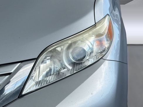 Used 2013 Toyota Sienna Limited w/ Premium Pkg FWD image 10