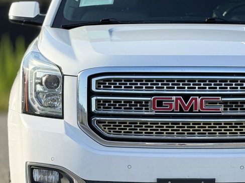 Used 2017 GMC Yukon XL SLT AWD/4WD image 11