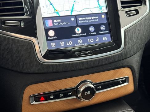 Certified 2023 Volvo XC90 T8 Plus AWD/4WD image 21