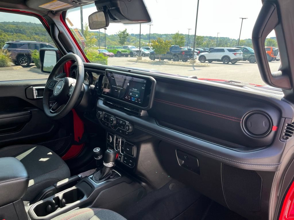 Used 2025 Jeep Wrangler Unlimited Rubicon AWD/4WD image 27