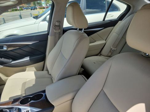 Used 2017 INFINITI Q50 3.0t Premium w/ Driver Assistance Package RWD image 16