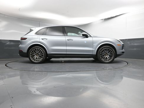 Certified 2020 Porsche Cayenne image 30