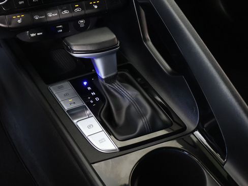 Used 2024 Hyundai Elantra Limited image 9