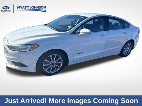 Used 2017 Ford Fusion SE image 1