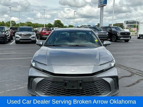 Used 2025 Toyota Camry SE FWD image 9