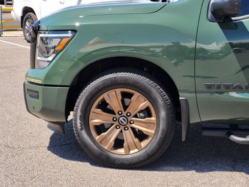 Certified 2024 Nissan Titan SV w/ SV Bronze Edition Package AWD/4WD image 4
