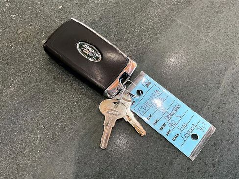 Used 2025 Land Rover Defender 90 S image 15