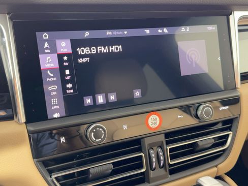 Certified 2026 Porsche Macan S AWD/4WD image 23