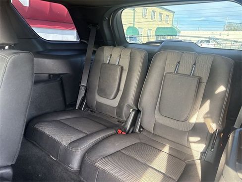 Used 2018 Ford Explorer XLT image 22