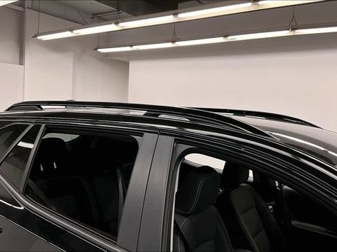 Used 2023 GMC Terrain SLE w/ Driver Convenience Package FWD image 10