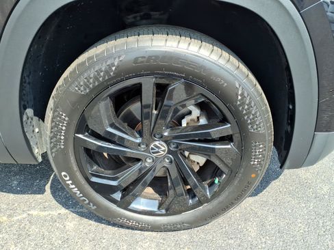Certified 2023 Volkswagen Atlas SE w/ Black Wheel Package AWD/4WD image 7