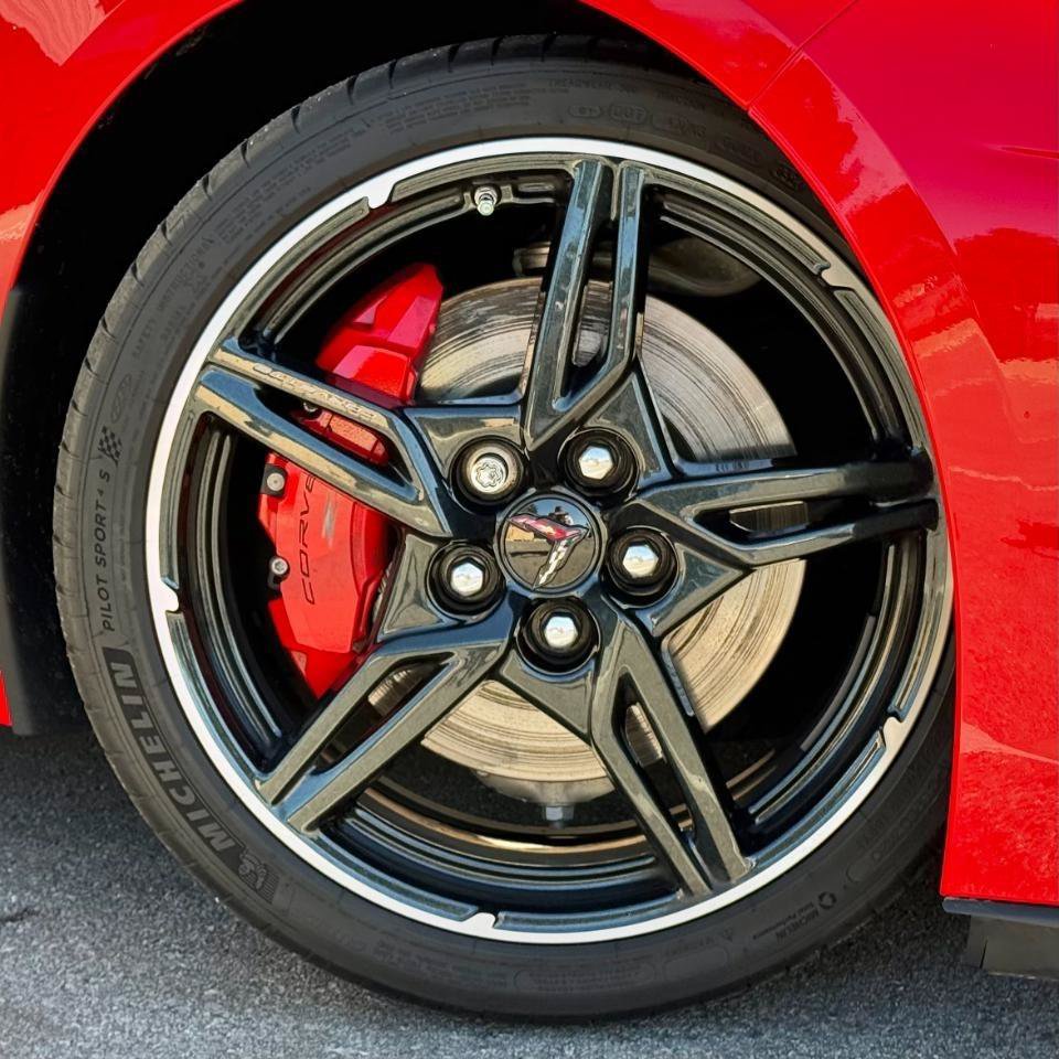 Used 2021 Chevrolet Corvette Stingray Preferred Conv w/ Z51 Performance Package RWD image 35
