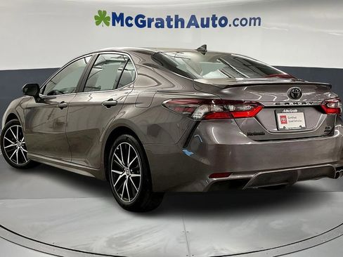 Used 2023 Toyota Camry SE image 3