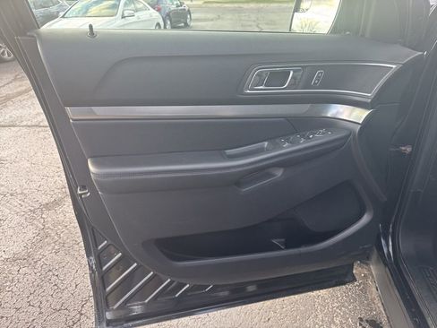 Used 2018 Ford Explorer XLT image 16