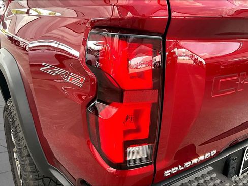 Used 2025 Chevrolet Colorado ZR2 w/ Technology Package AWD/4WD image 29
