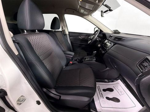 Used 2020 Nissan Rogue S image 27