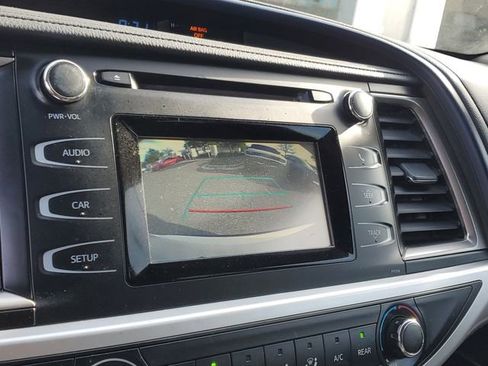 Used 2018 Toyota Highlander LE image 20