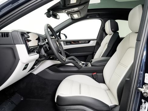 New 2026 Porsche Cayenne Coupe AWD/4WD image 8