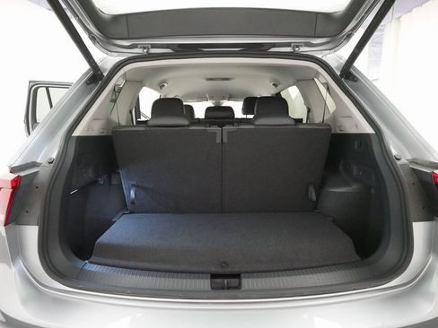 Used 2024 Volkswagen Tiguan SE image 10