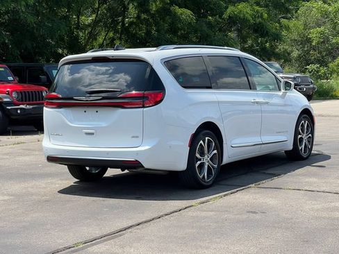 Used 2024 Chrysler Pacifica Pinnacle AWD/4WD image 50