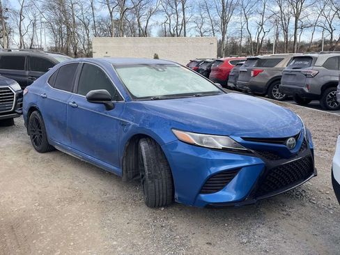 Used 2019 Toyota Camry SE image 1