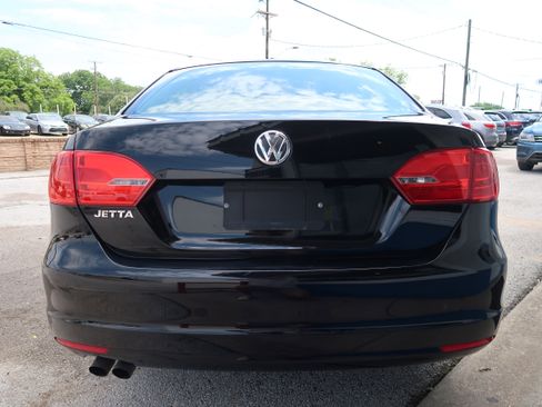 Used 2012 Volkswagen Jetta S FWD image 10