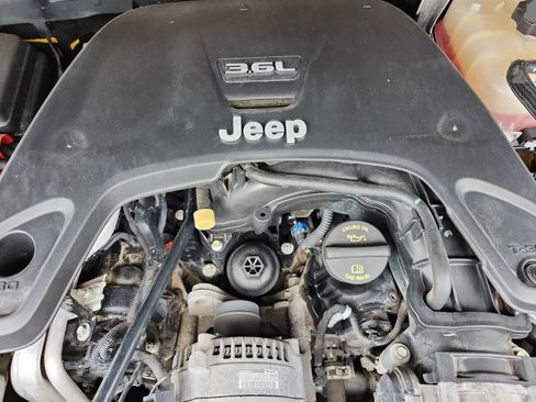 Used 2018 Jeep Wrangler Unlimited Sport AWD/4WD image 23