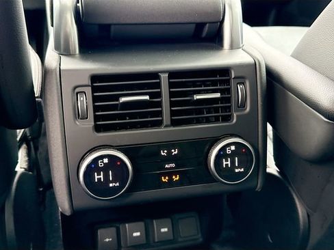 Used 2024 Land Rover Discovery S image 27