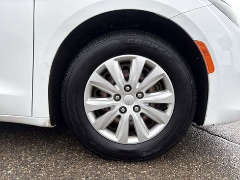 Used 2020 Chrysler Voyager L image 51