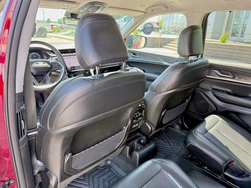 Used 2023 Jeep Grand Cherokee L Limited w/ Luxury Tech Group II AWD/4WD image 13
