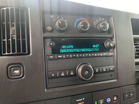 Used 2021 Chevrolet Express 3500 w/ Driver Convenience Package RWD image 19
