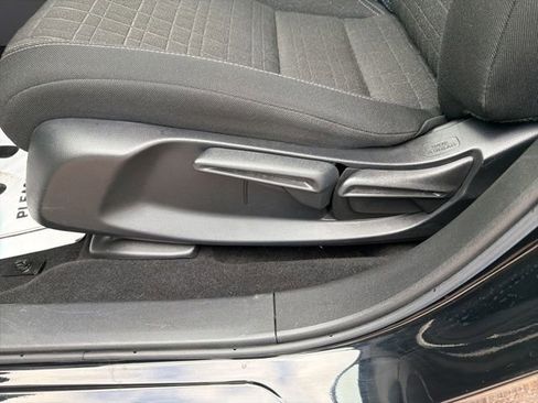 Certified 2023 Honda HR-V LX image 6