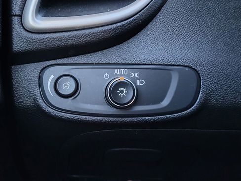 Used 2020 Chevrolet Trax LT w/ LT Convenience Package image 12