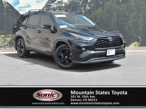 Certified 2024 Toyota Highlander XLE AWD/4WD image 1
