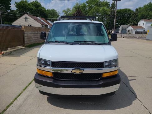Used 2018 Chevrolet Express 2500 Extended image 7