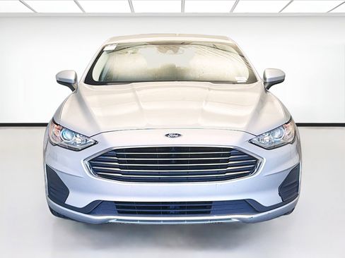 Used 2019 Ford Fusion SE image 2
