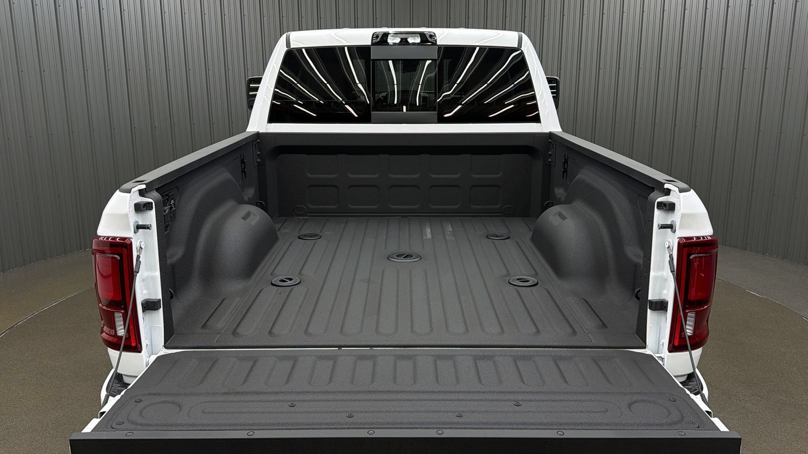Used 2025 RAM 2500 Limited AWD/4WD image 17