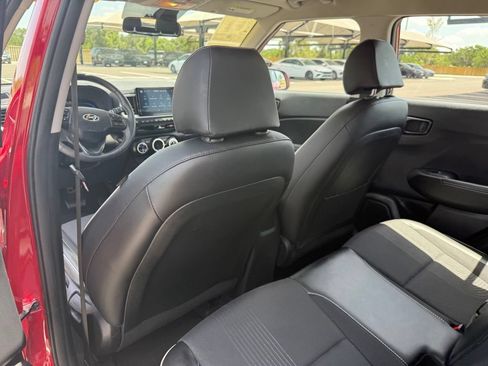 Certified 2023 Hyundai Venue Limited FWD image 22