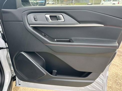 New 2026 Ford Explorer ST-Line w/ ST-Line Street Pack image 14