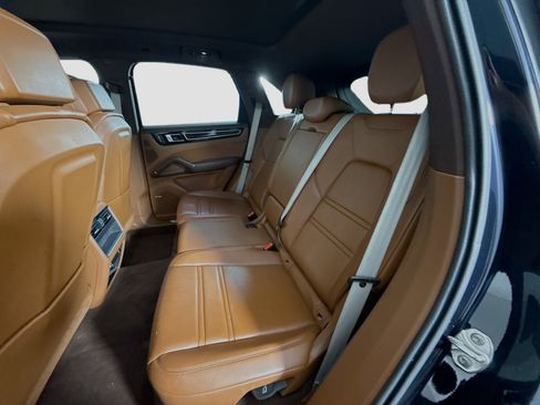Used 2023 Porsche Cayenne image 24