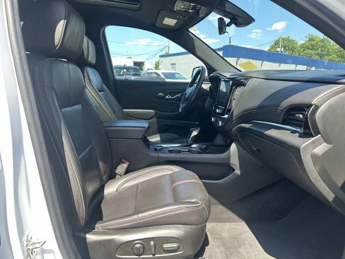 Used 2023 Chevrolet Traverse RS AWD/4WD image 18