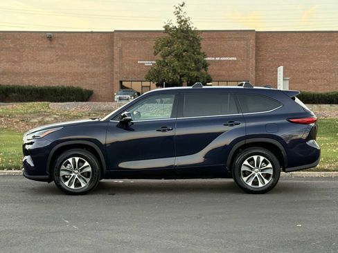 Used 2021 Toyota Highlander XLE FWD image 6