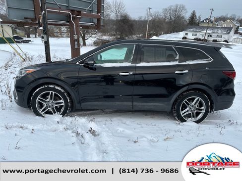 Used 2017 Hyundai Santa Fe SE image 2