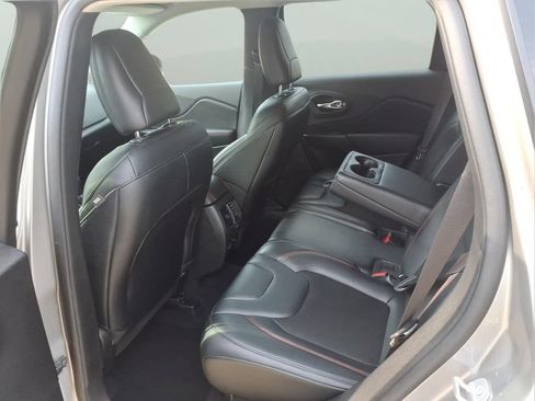 Used 2022 Jeep Cherokee Trailhawk AWD/4WD image 31