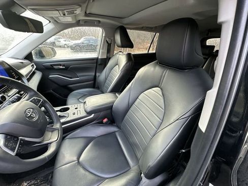 Used 2024 Toyota Highlander XLE image 15