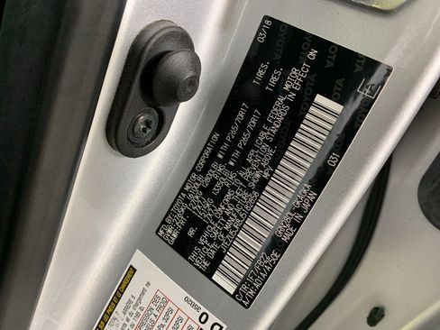 Used 2018 Toyota 4Runner SR5 image 12